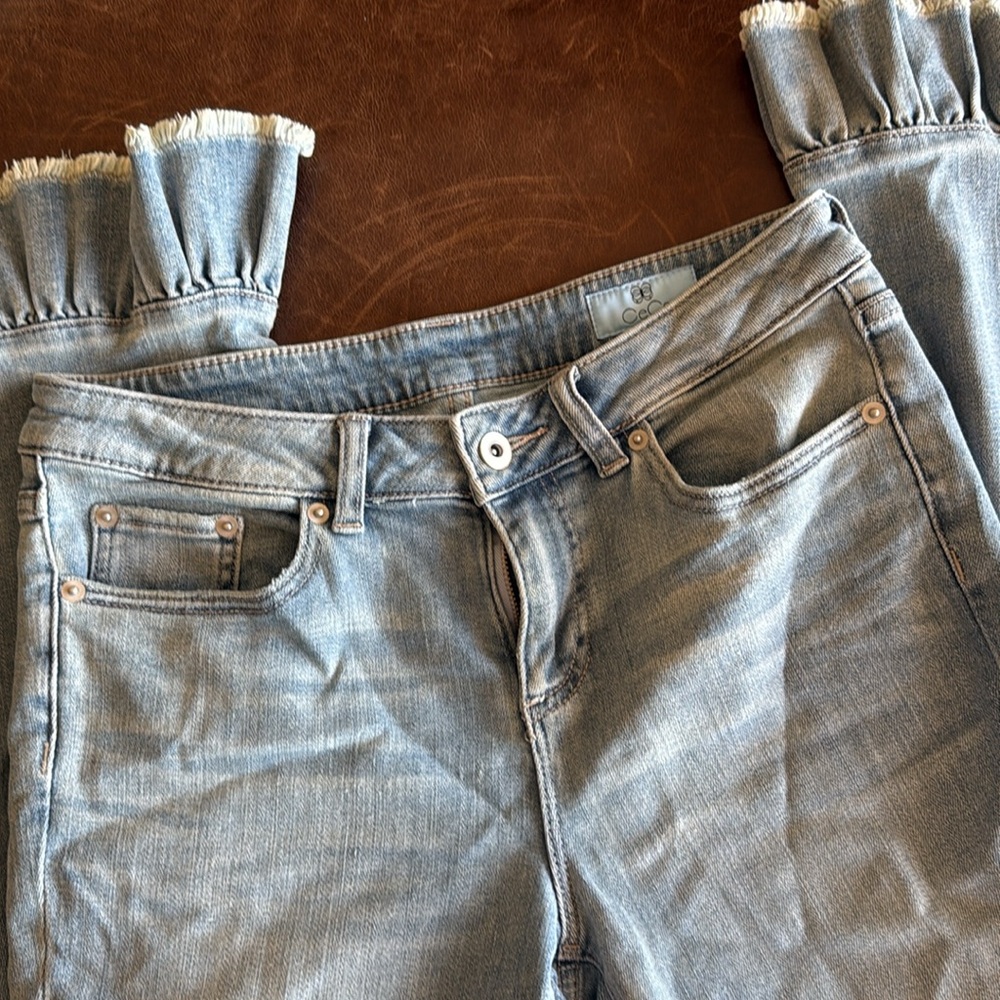 Ruffle jeans… 👖. Adorable! - Picture 2 of 10